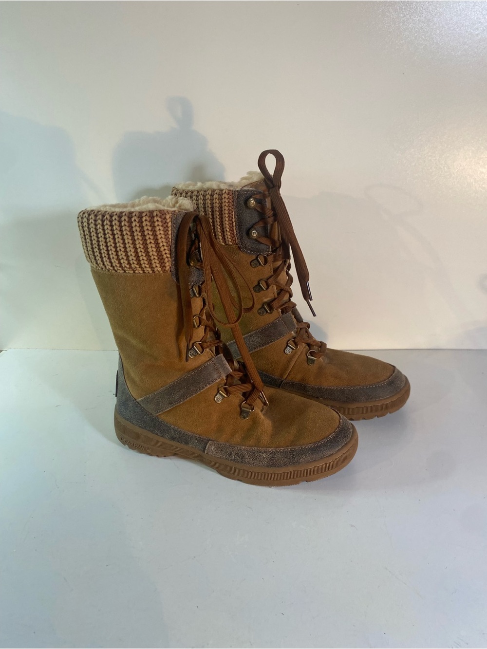 BearPaw Serena Suede Knit Lace Up Leather Sherpa Lined Shearling Boots
Size 9 - Picture 2 of 16